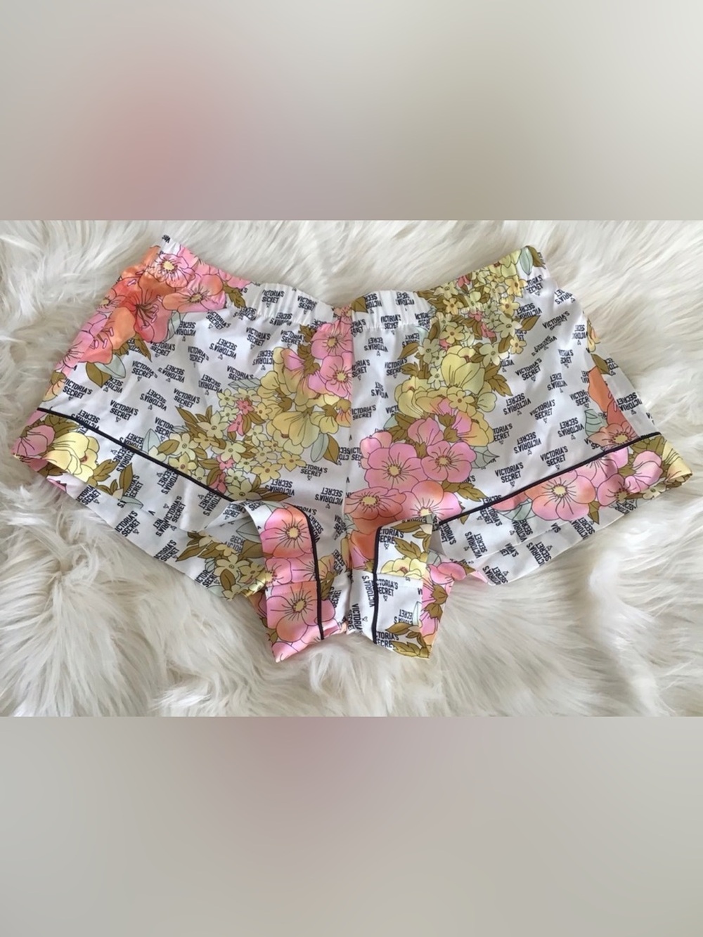 NWOT Vintage Victoria’s Secret Floral Satin Pajama Shorts Size Medium